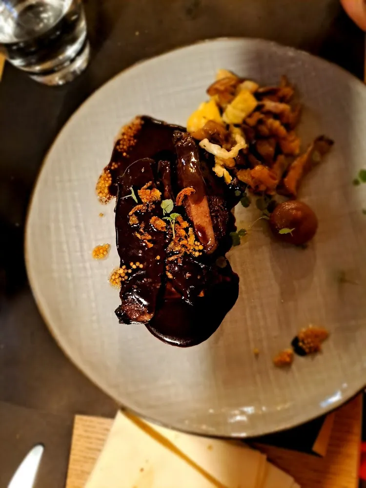 Paleron Braisé Au Vin Rouge